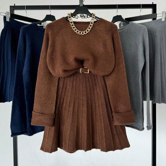 Women's Casual College Style Solid Color Sweater And Pleated Skirt - Picture 4 of 7